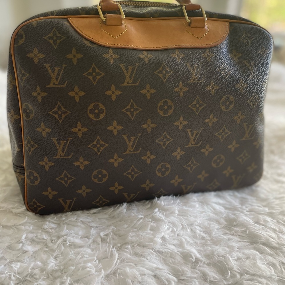 Gorgeous Louis Vuitton Deauville Bag - Picture 5 of 16